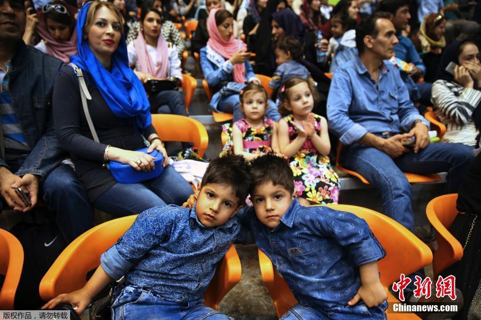 伊朗舉行雙胞胎節 試圖打破吉尼斯紀錄