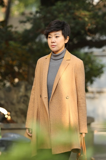 《爱的追踪》闫妮秒变小霸王 板寸帅痞攻气十足