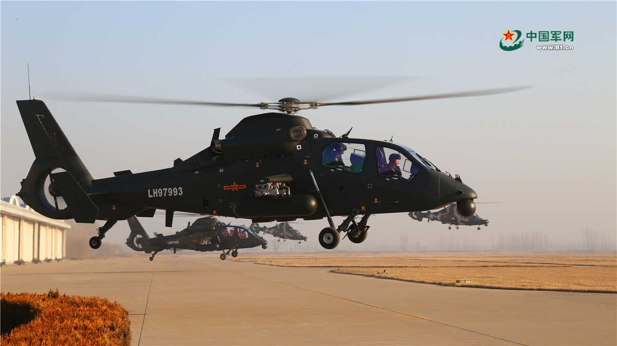 这一天,我陆航旅6种机型30余架战机紧急升空