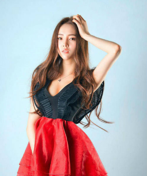 北体校花“朝天蹬”走红网络 揭昔日爆红校花现状(组图)