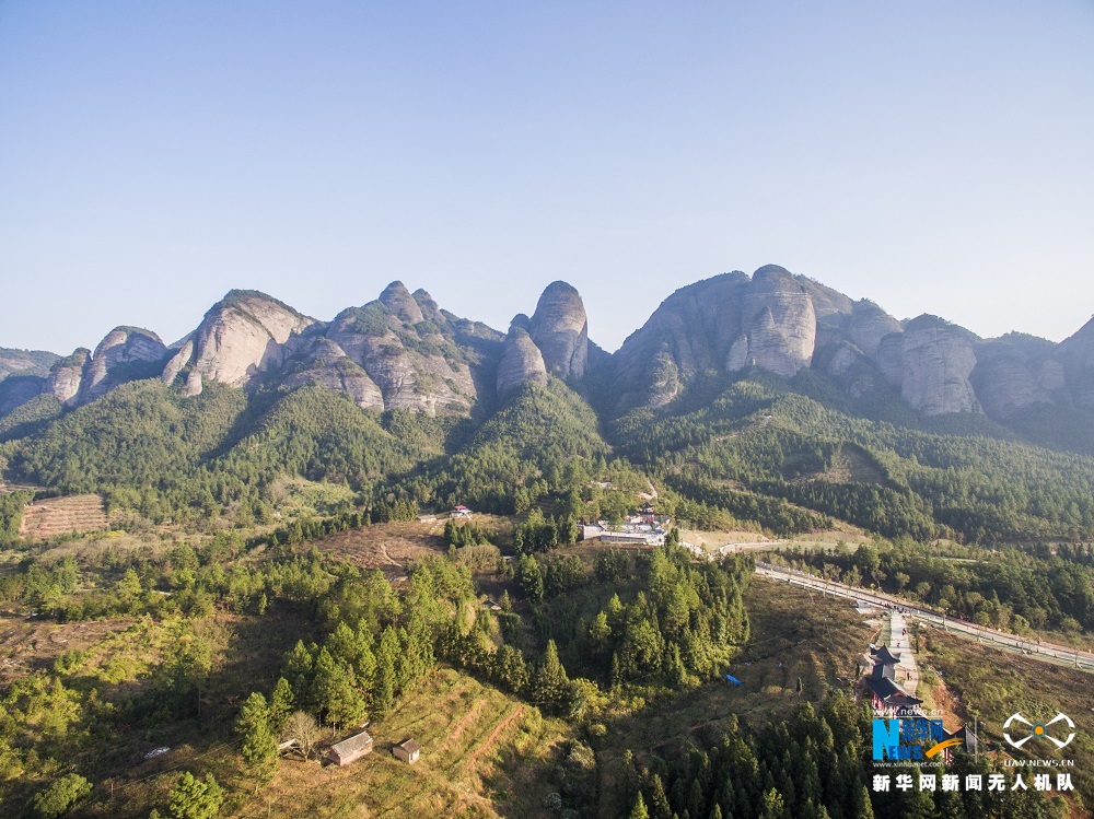 航拍江西南武当山 99座石峰连绵十里