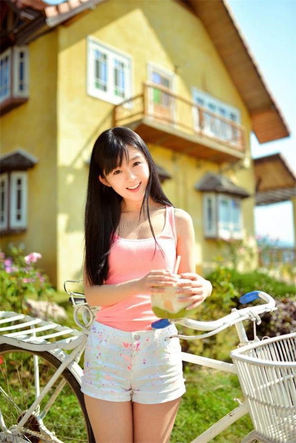 北体校花“朝天蹬”走红网络 揭昔日爆红校花现状(组图)