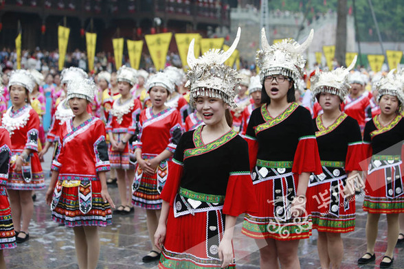 听娇阿依观蚩尤祭祀 网媒总编：独特的苗乡魅力令人难忘