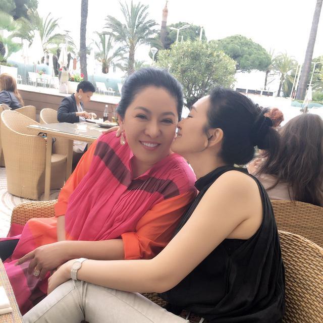 独家：向太巩俐贴脸合影 关系亲密_娱乐_腾讯网