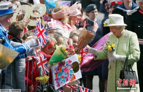 英女王在温莎城堡举行90岁庆典 众星与千头马祝寿