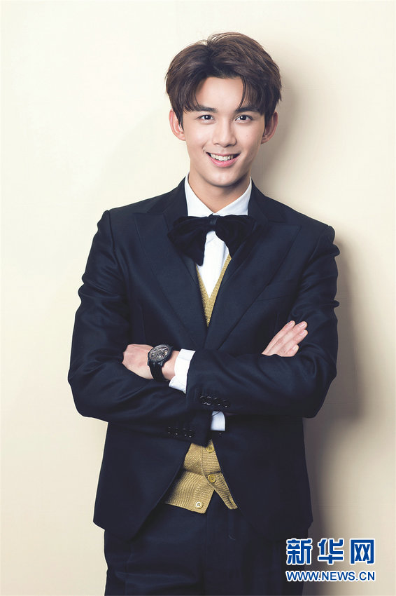 吴磊黑西登杂志封面 绅士少年初长成