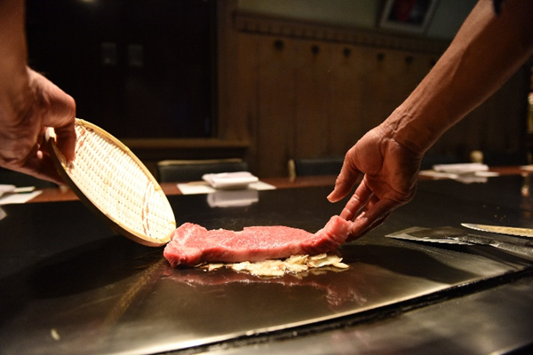 元祖鐵板燒牛排Misono：開啟東京美食之旅