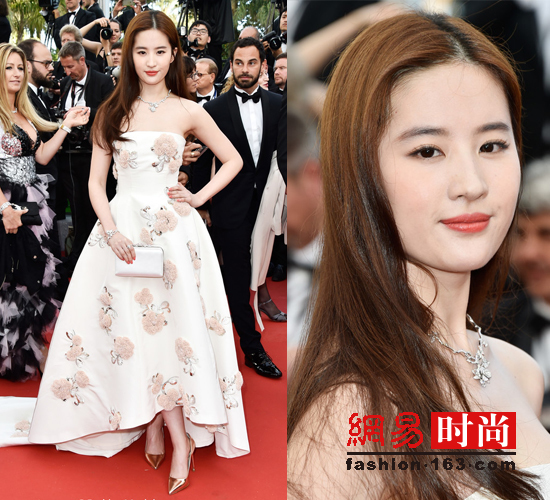 为何李冰冰连续四年戛纳红毯都梳丸子头？