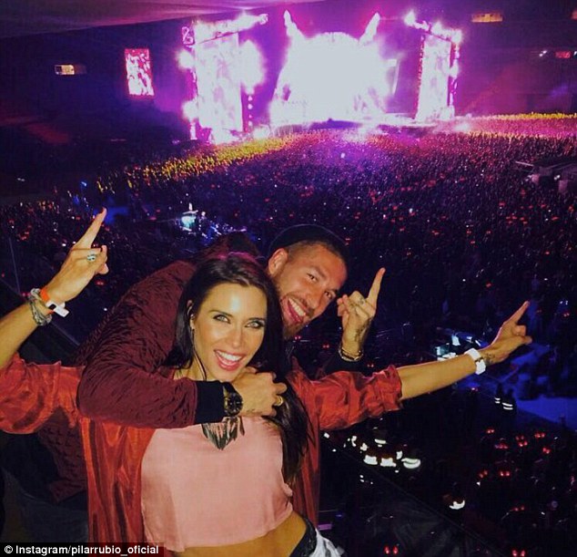 熟女控!拉莫斯緊摟38歲女友秀恩愛 熟女控!拉莫斯緊摟38歲女友秀恩愛