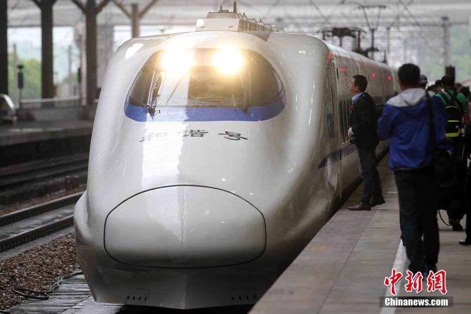 中国铁路实行新运行图 10年来最大范围调整