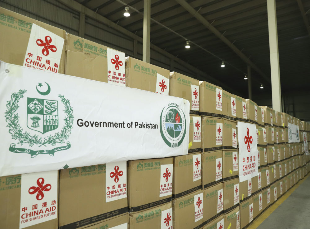 中巴抗疫患难见真情