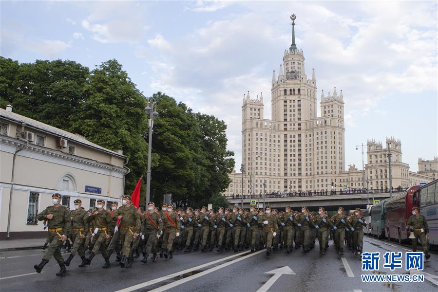 俄羅斯舉行紀念衛國戰爭勝利75週年閱兵式綵排