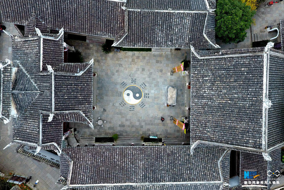航拍贵州青岩古镇 感受600年悠悠古韵
