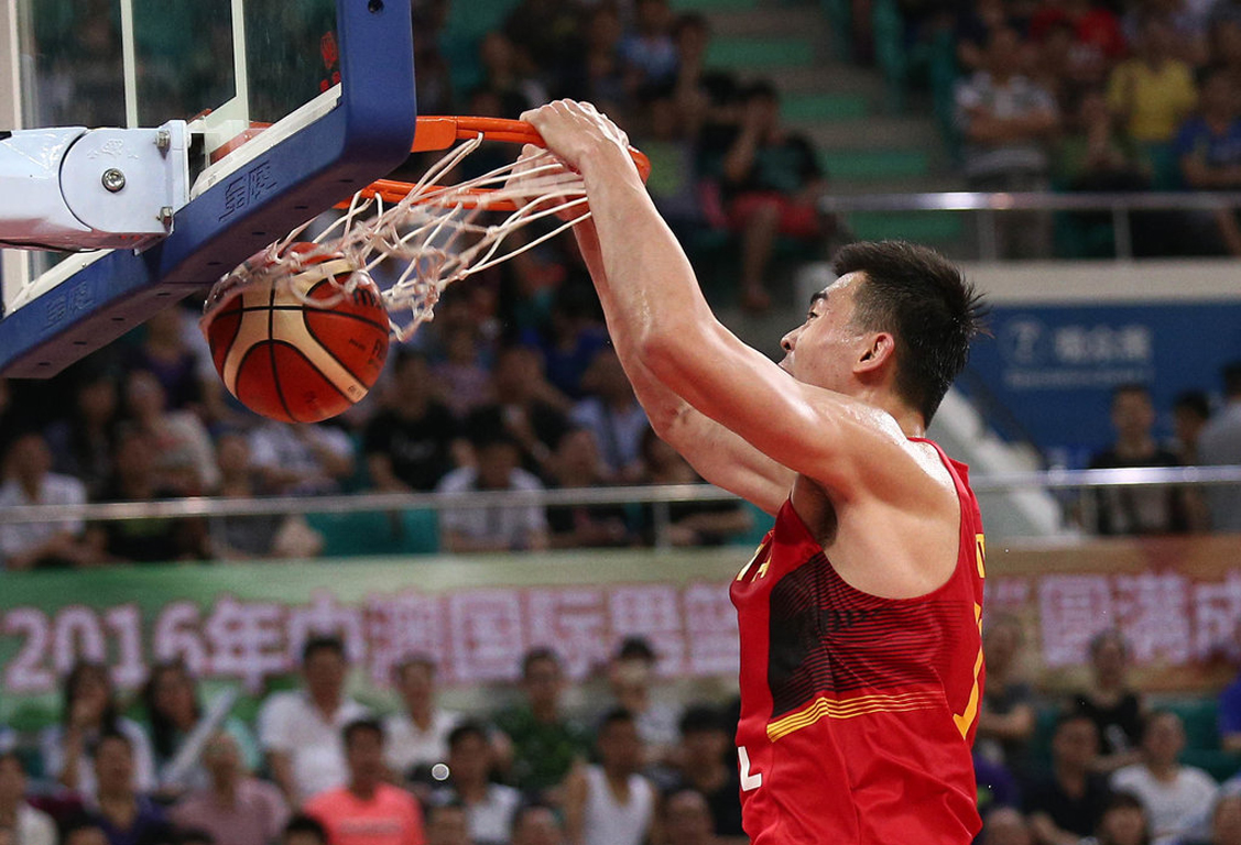 利局面下,中国男篮在第2场较量中日以57-49逆转战胜澳大利亚职业联队