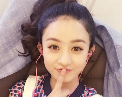 明星自拍嘟嘟嘴：杨幂赵丽颖张艺兴比萌