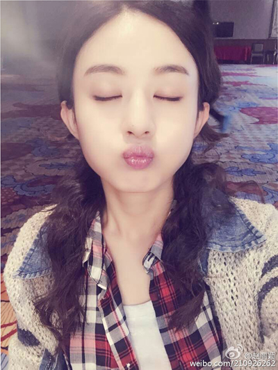 明星自拍嘟嘟嘴：杨幂赵丽颖张艺兴比萌