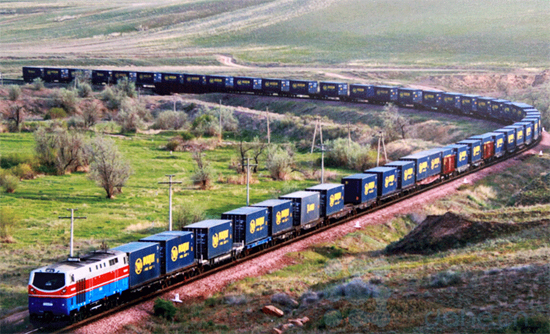 中国铁路加速转型现代物流 开通中欧中亚班列62列