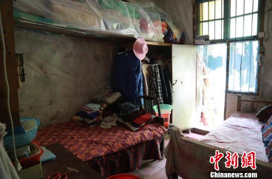 台湾老人资助湖南家乡百名学子 最多与18个孩子同住