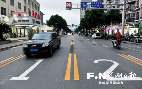 【福建时间 图文】【滚动新闻】【地市 福州】福州市区首条潮汐车道正式启用 首日通行交通顺畅 【福建时间 图文】【滚动新闻】【地市 福州】福州市区首条潮汐车道正式启用 首日通行交通顺畅