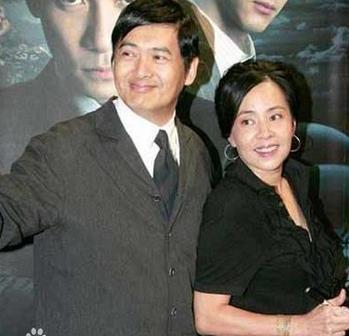 周润发挑战吉尼斯:3分钟合影131人 3段情史内幕曝光