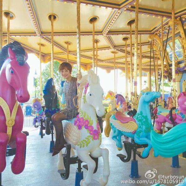 孙俪游上海迪士尼 邓超出轨安以轩真相是真是假?