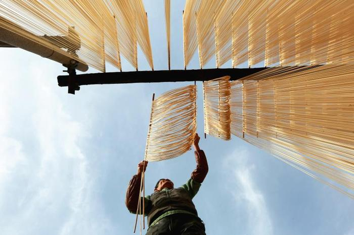 【焦点图 显示图在稿件最下方】兴平时下挂面 挂出幸福的味道 晒出亮丽的风景 【焦点图 显示图在稿件最下方】兴平时下挂面 挂出幸福的味道 晒出亮丽的风景