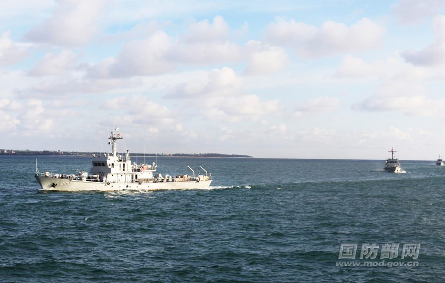 南海艦隊多型艦艇奔赴某海域開展實戰化訓練