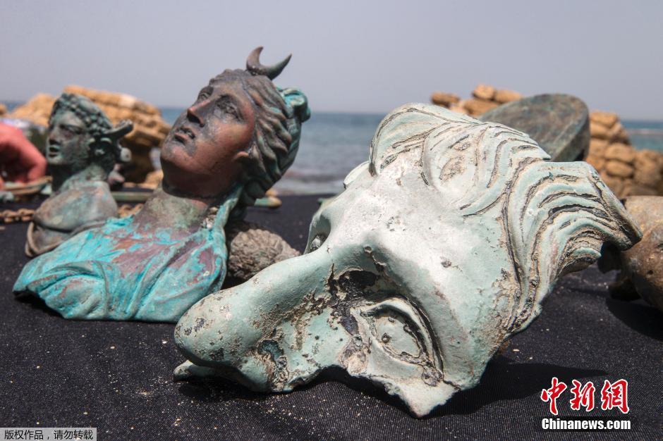 以色列古代沉船上发现罗马众神青铜像
