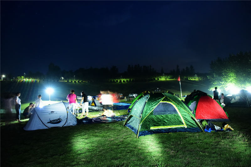 湖北十堰：帳篷節帶動夏季旅遊熱