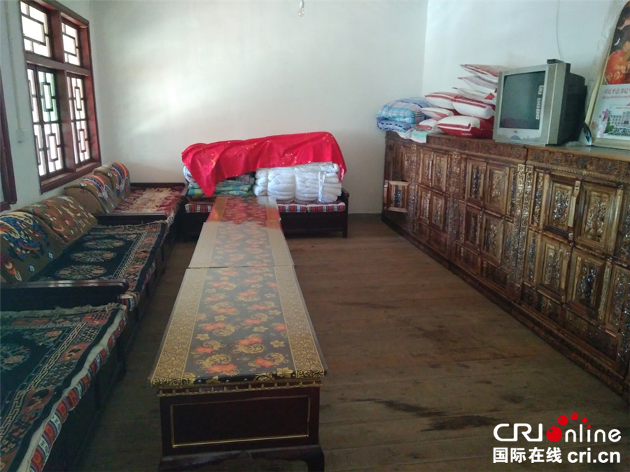 图片默认标题_fororder_珞巴族村民亚夏家客厅_副本