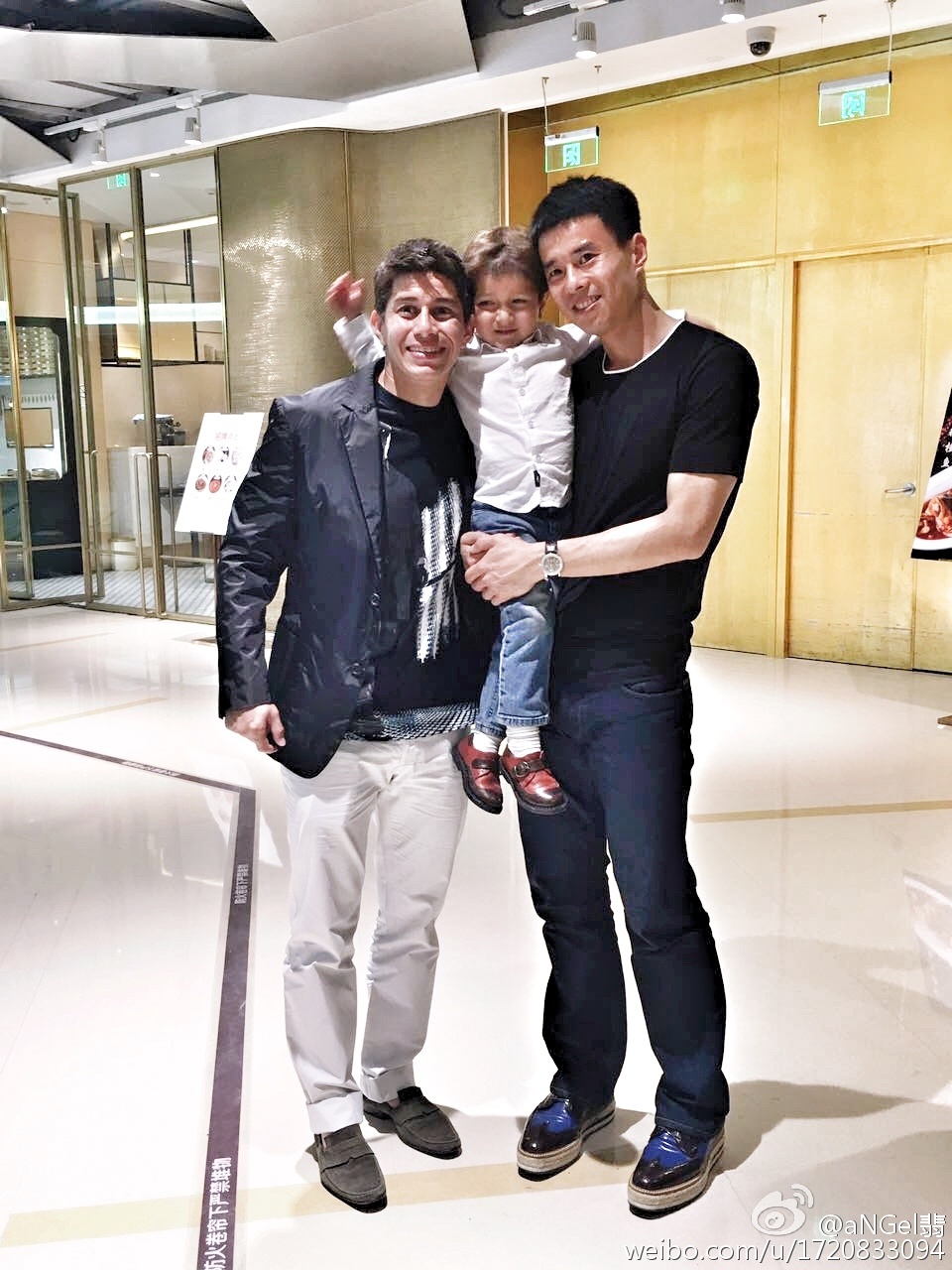 孙祥妻子东京游玩 穿和服美翻了