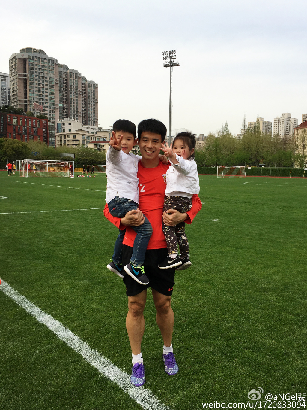 孙祥妻子东京游玩 穿和服美翻了