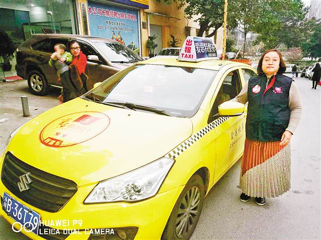 【重慶會客廳　圖文】“雷鋒的姐”爭分奪秒挽救生命