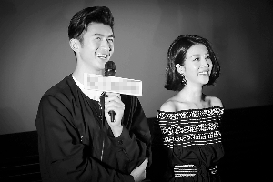 《翻译官》看片 “霸道总裁”黄轩片场是暖男