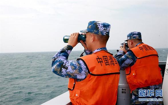 驻港部队出动海空编队参加香港海上空难搜救演练