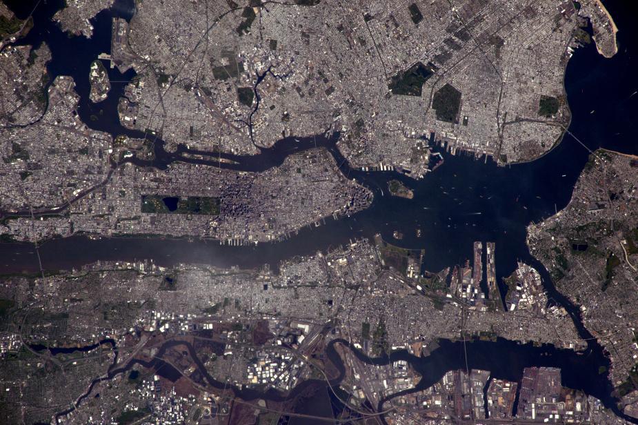 纽约的日与夜：国际空间站鸟瞰“大苹果”