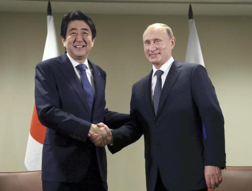 安倍推领土谈判新思路 俄总统普京或年底访日本