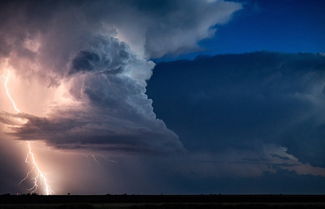 由于该地带特殊的气候地形条件,成为了龙卷风的多发地.