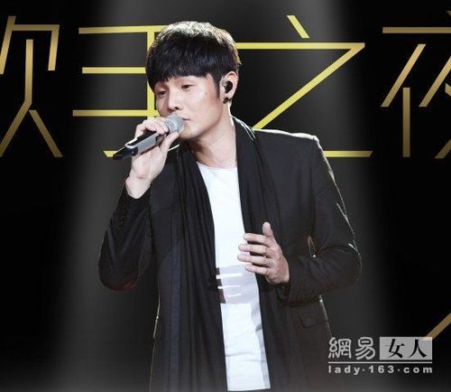 杨丞琳公开秀恩爱 男友李荣浩撞脸早期周杰伦