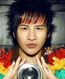 大张伟与经纪人刘迎领证 符合大老师"白、胖、理解我"的选女友标准(图)