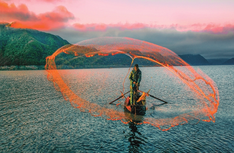 在白山行走 为山水停留