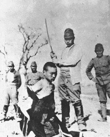 图片默认标题_fororder_日本军人砍杀中国俘虏瞬间1