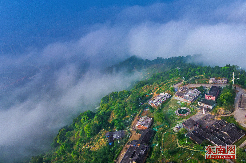 永春：云雾缭绕似仙境