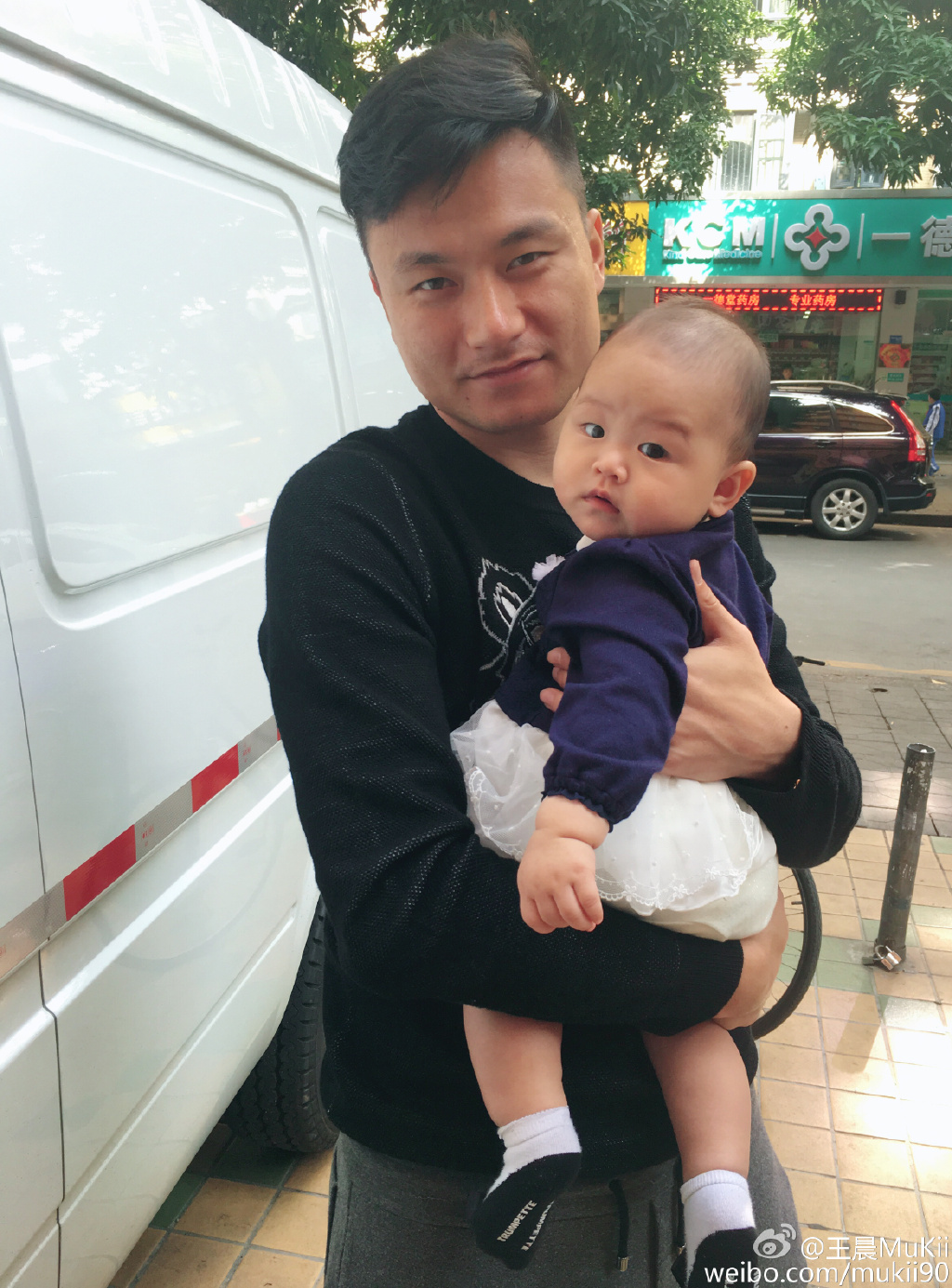 这个杀手不太冷! "小情人"面前他眼神融化了