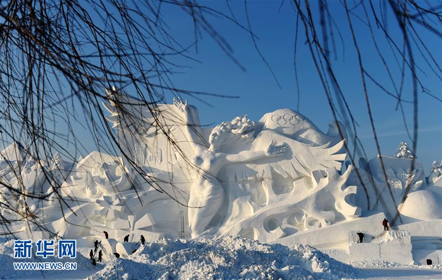 哈爾濱：“雪博會”巨型雪塑露芳容