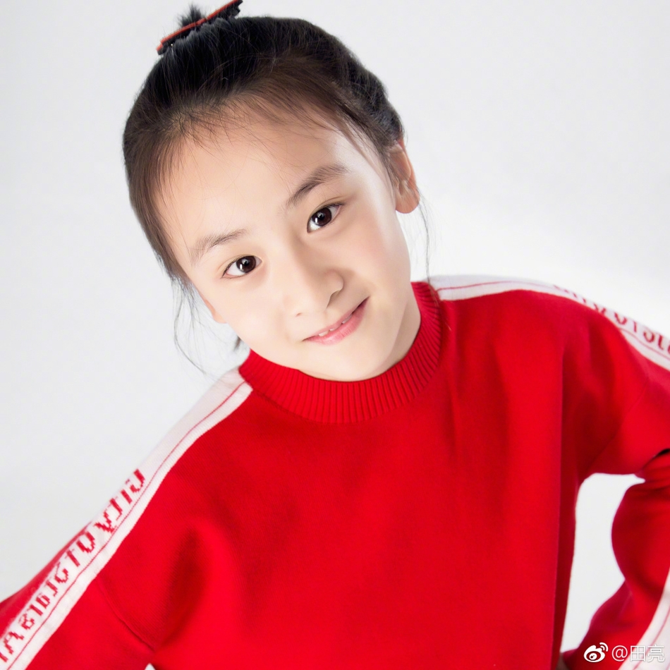 少女初长成!田亮晒森碟六连拍 五官清秀甜笑迷人