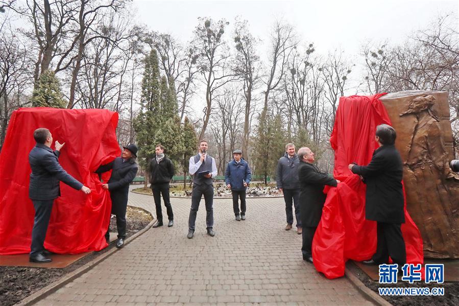 中国雕塑家作品在乌克兰基辅揭幕