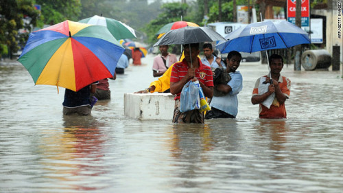 斯里兰卡暴雨成灾引发山体滑坡 村落遭泥石流掩埋