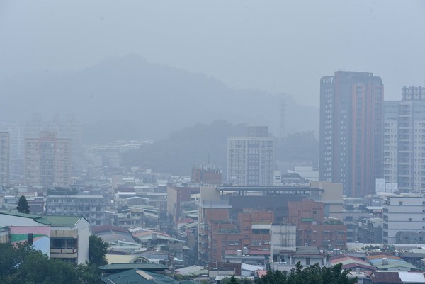 台媒：一切都是大陆的锅 台当局的伎俩早被台湾民众看穿