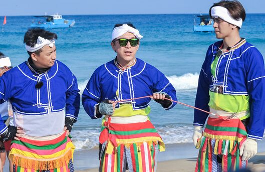 《极限挑战》破风骑行 “体能帝”黄渤显“玩家”属性